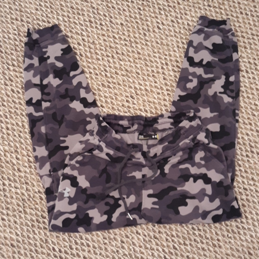 Under Armour L grey and black camo joggers